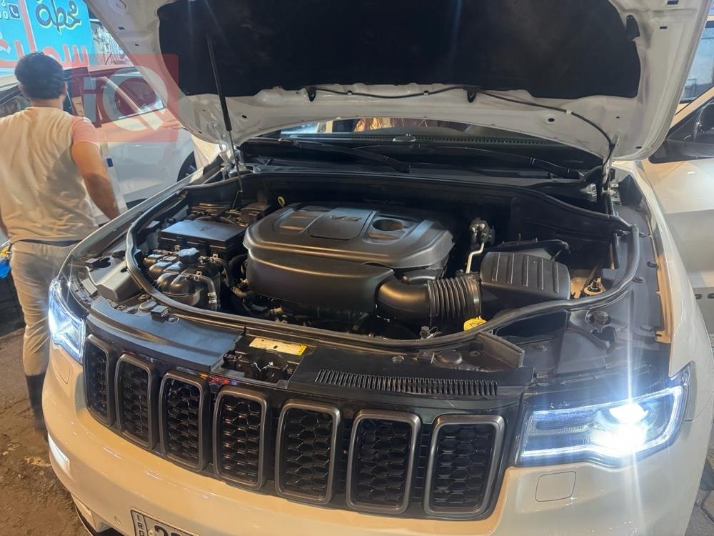 جیپ گراند شیرۆکی